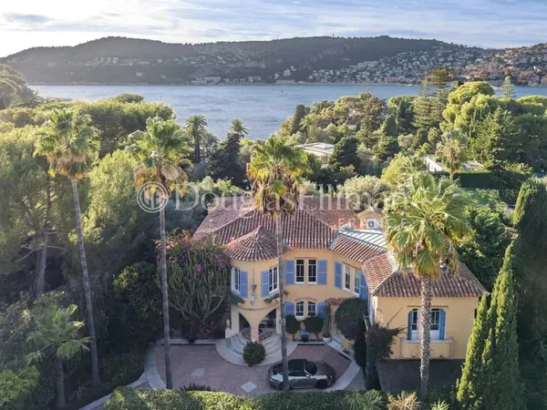 Saint-Jean-Cap-Ferrat — Une propriété d'exception à deux pas de la plage