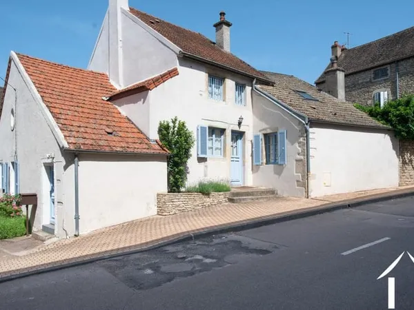 Maison en pierre rénovée avec gîte au centre de Meursault
