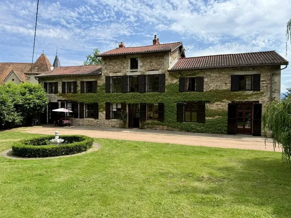 Magnifique Maison de Caractère en Pierres à Néronde sur Dore