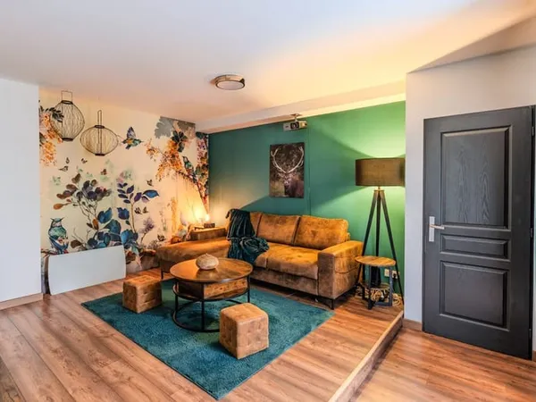 Maison en pierres rénovée 123 m2 avec jardinet, proche des commerces et du Marché du Bugue
