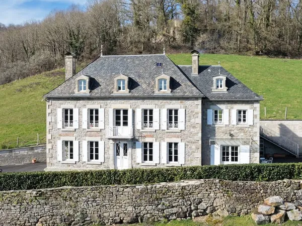 Maison de maître - 208m2 - 6 pièces