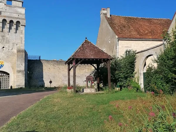 2H30 Paris-Druyes les belles fontaines ,village médiéval classé 4ème plus beau village,face au châte