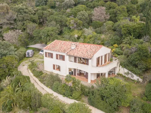 Villa située à La Croix-Valmer, dans le domaine de Barbigoua.