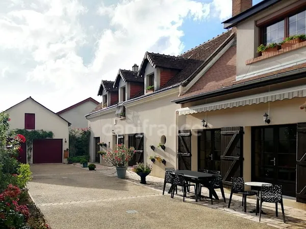 Noyers-Sur-Cher (Loir-et-Cher), à vendre Longere familiale 7 pièces de 180 m²