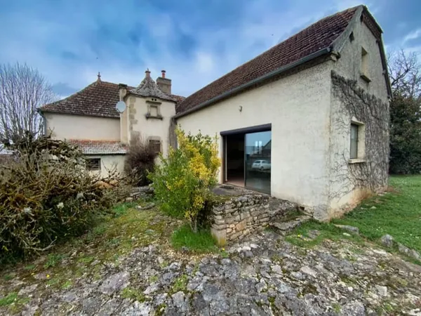 Secteur Livernon - Maison 4 chambres, dépendance et terrain arboré.