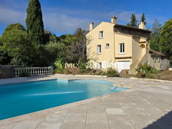 Lorgues — Domaine de 16 000 m² avec deux habitations, piscine et fort potentiel patrimonial