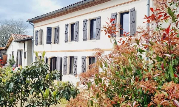 Maison T7 Avec Atelier Garage Et 5H3 De Terrain