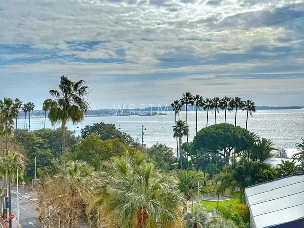 Magnifique 2 pièces avec vue panoramique sur la mer et le palais des festivals - Cannes Croisette