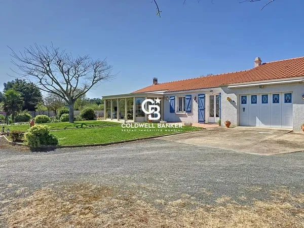 Belle maison de plain pied et grand terrain constructible à Saint Michel en l'Herm