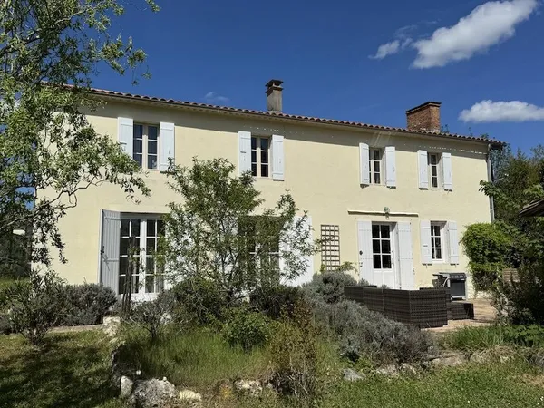 Belle maison de caractère avec 1ha