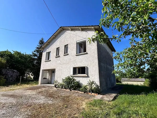 Maison avec sous-sol aménageable, proche commerces à Cancon