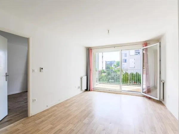 Appartement 2 Pièces avec balcon et parking - immeuble récent