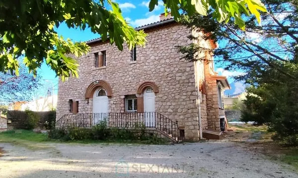 Propriété d'exception avec piscine, dépendance et terrasse vue Canigou