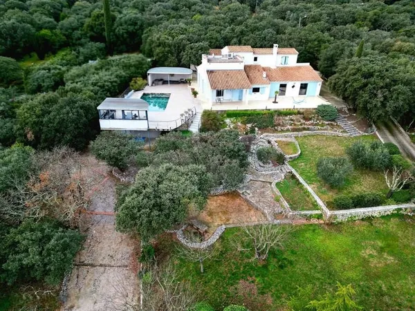 Villa avec Vue Imprenable sur le Pic Saint Loup