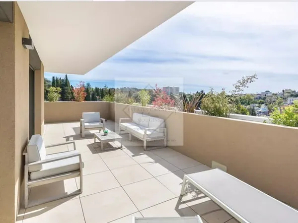 Dernier étage - Appartement 4 pièces neuf à Antibes avec vue mer !