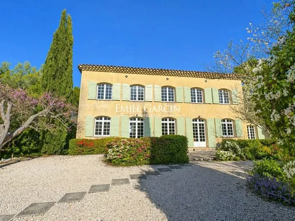 A vendre - Bastide provençale - A Saint-Marc-Jaumegarde