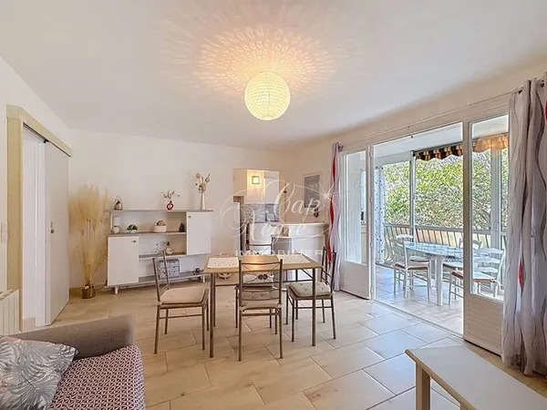 Appartement Rénové Proche Centre & Port Dernier Étage À Vendre À Cavalaire Sur Mer - Golfe De Saint