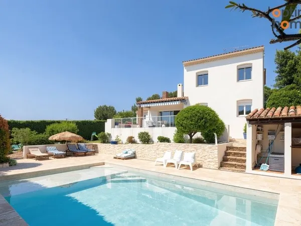 Martigues St-Julien - Vente Villa T6 de 150 m2 environ sur un terrain de 1115 m2 avec piscine, avec