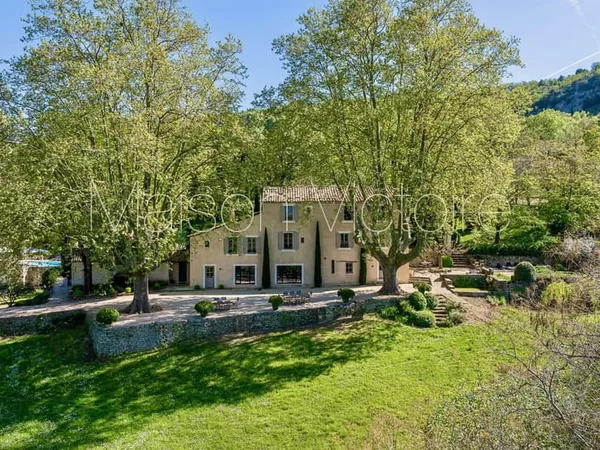 Bastide idyllique du 19e siècle, jardin et vues exceptionnels.