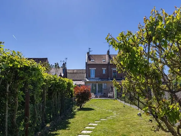 Amiénoise De Caractère Avec Jardin Et Garage