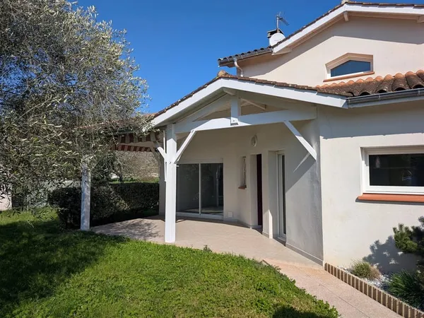 Joli pavillon avec garage et jardin proche du centre ville de Villeneuve Sur Lot