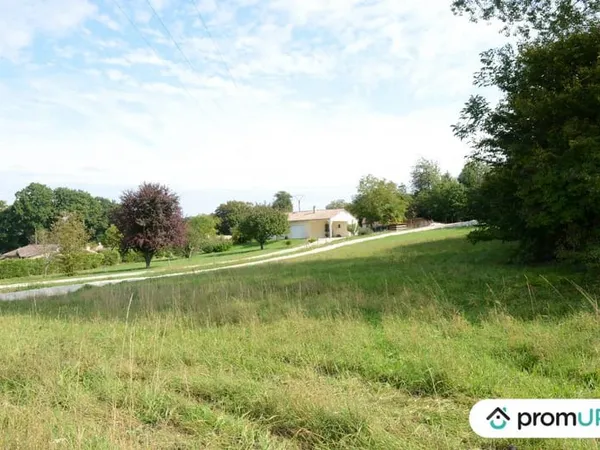 Terrain constructible de 1466m2 situé à Mensignac