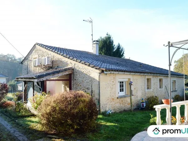 Bien rare : maison avec piscine + T2 bis loué au coeur de la Dordogne