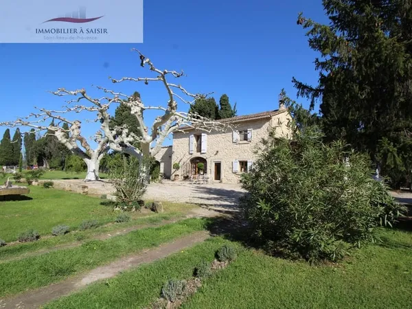 MAS DE CHARME avec 6 hectares de terres