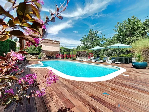 Magnifique villa de caractère à Tourrettes 6 pièces de 145m² (Loi Carrez)!