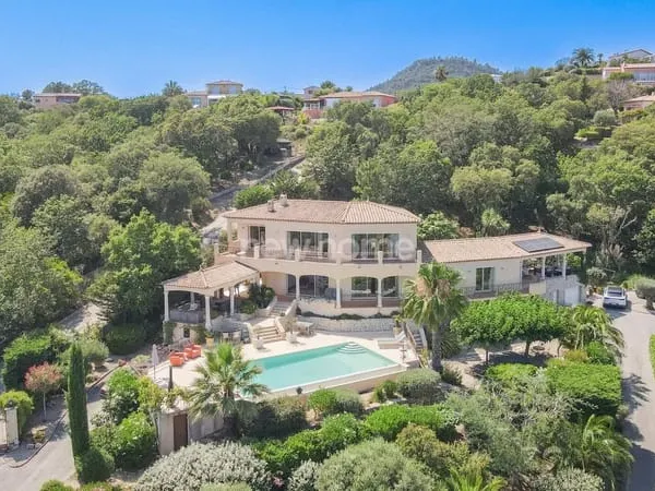Villa moderne avec vue mer
