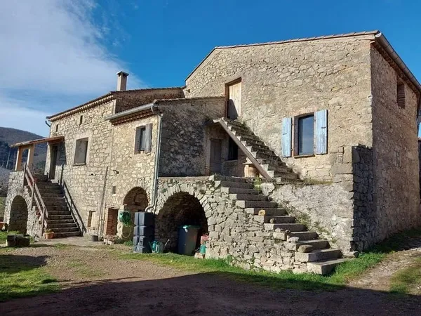 PROCHE ST AMBROIX, Mas 156 m² avec appartement, 1360 m² terrain