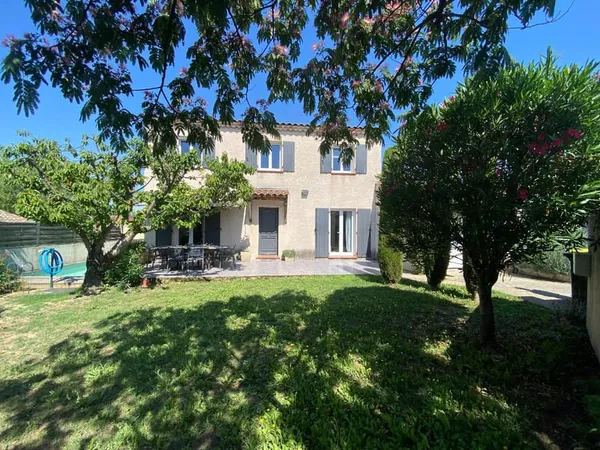 VILLA avec Jardin centre village à pied