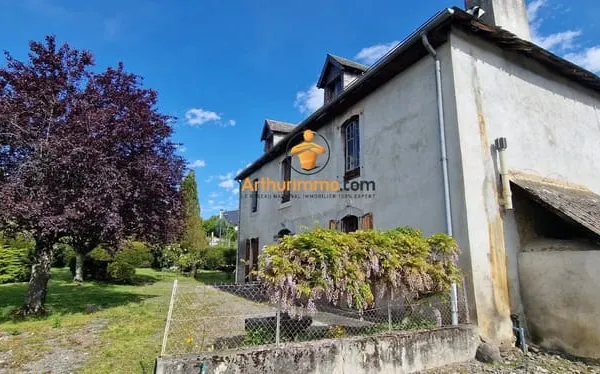 Maison du 19 ème sur 1500 m² de terrain en coeur de Village Prisé