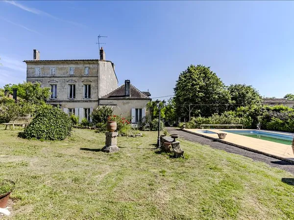 Maison en pierre de 7 pièces principales
