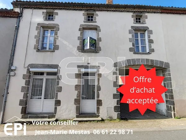 Maison de bourg de 141 m² comprenant: Au rez-de-chaussée: