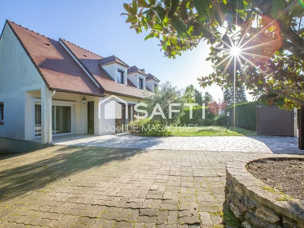 SUPERBE MAISON FAMILIALE 180 M2, TERRAIN 1566 M2