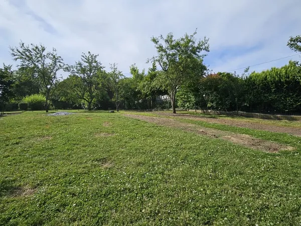 Terrain 750 m²