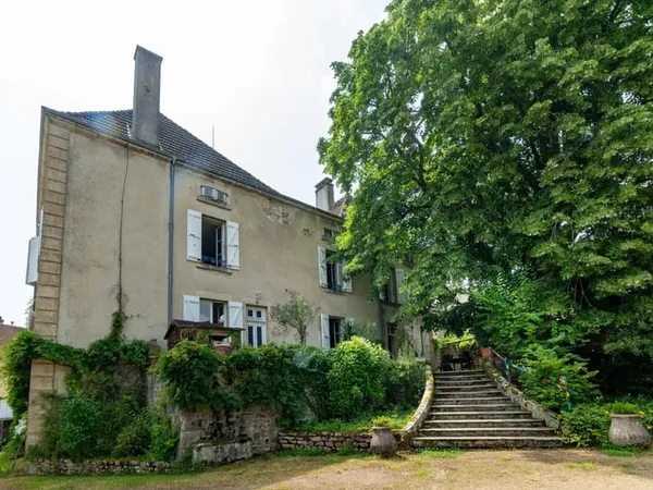 Bourgogne- Maison Bourgeoise de village