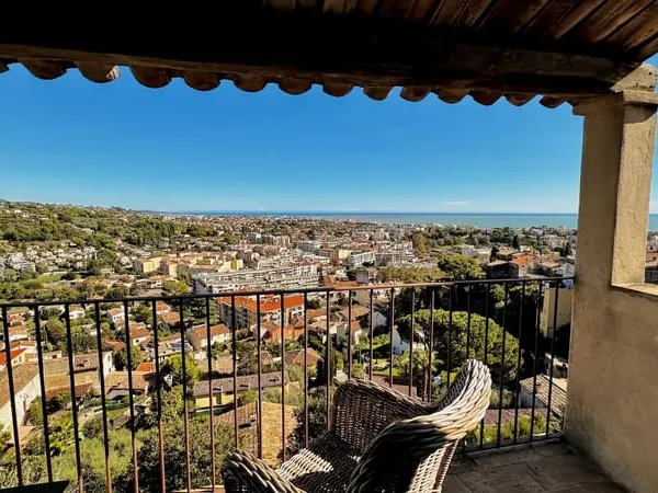 HAUT DE CAGNES, superbe maison avec terrasse