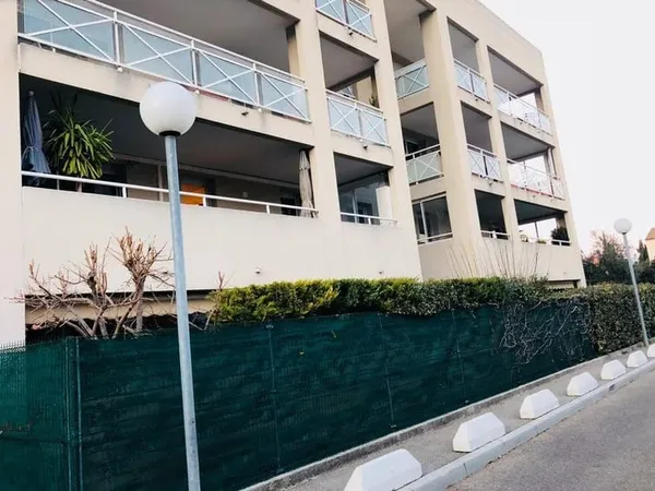 Grand studio 33m² refait à neuf