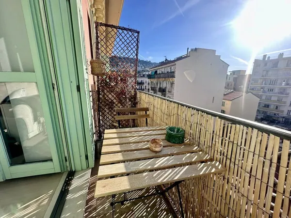 Port 2 PIECES-ASCENSEUR-BALCON