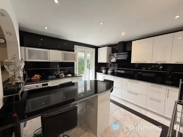 A VENDRE MAISON T5-T6 + APPARTEMENT T2