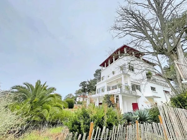 Maison 9 pièces 400 m²