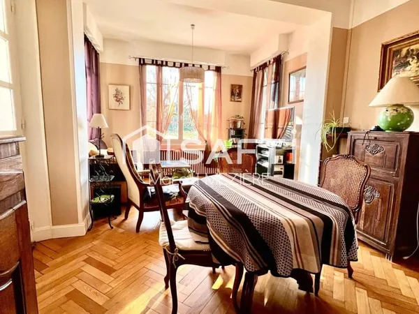 Jolie et confortable maison bourgeoise située entre SENS et JOIGNY.