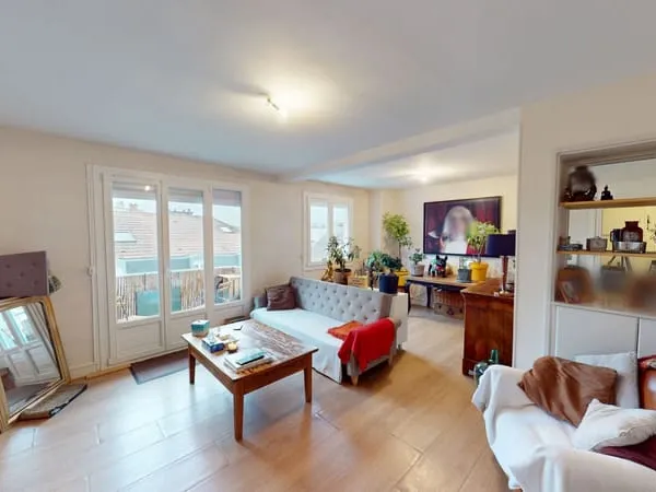 APPARTEMENT DE TYPE 4 AVEC BALCON - 10 MIN A PIEDS DU BOULINGRIN