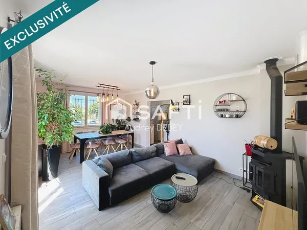 À Sanary-sur-Mer, haut de villa T4 de 93 m² - 689 m² de terrain privatif, accès totalement indépenda