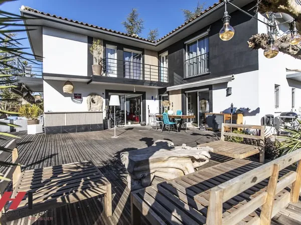 À vendre : Maison d'architecte avec dépendance et piscine à Aix-en-Provence