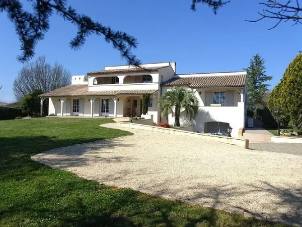 Maison 9 pièces 242 m²