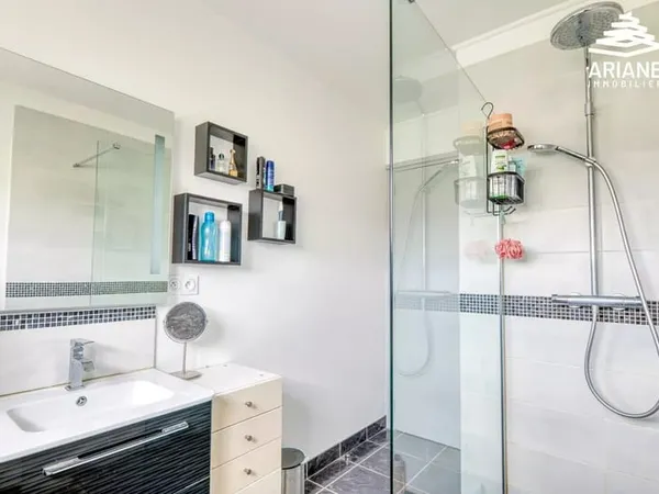 - Vallée en Barret - Maison de 166m² hab et 90m² de garages sur