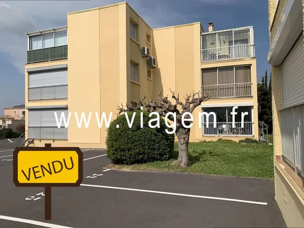 Valras plage appartement deux pièces avec terrasse orientée sud et chambre plus parking en viager oc